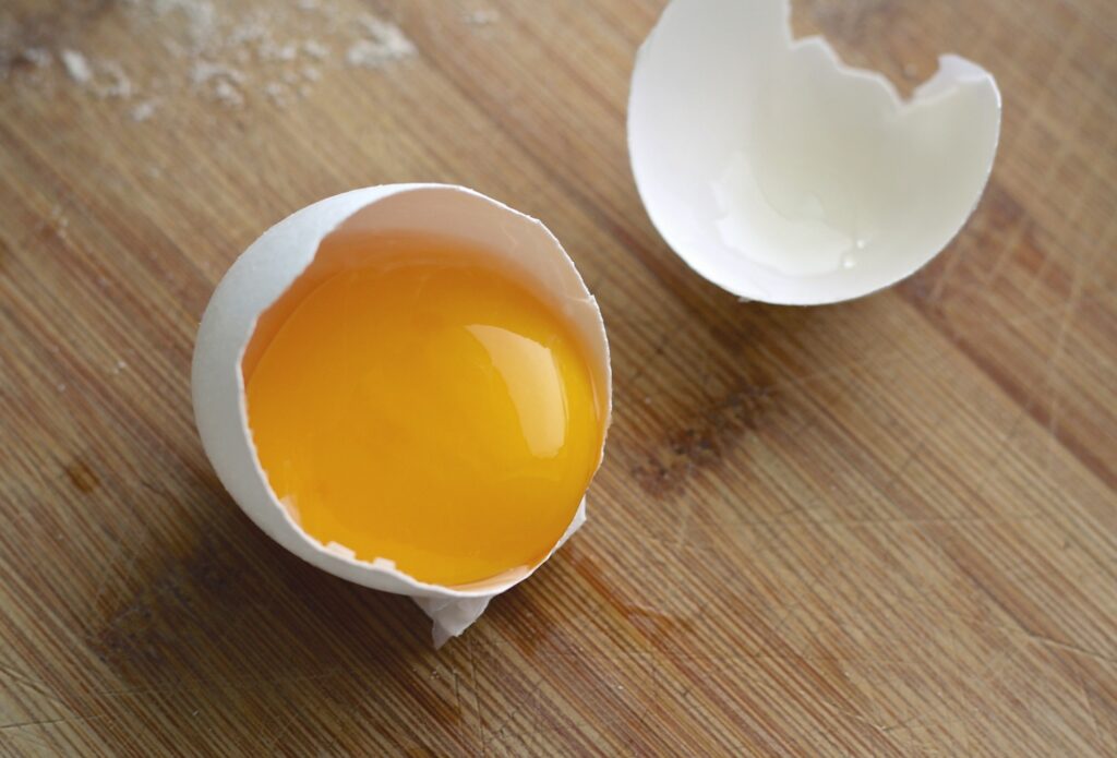 How to treat different surfaces for egg stain removal